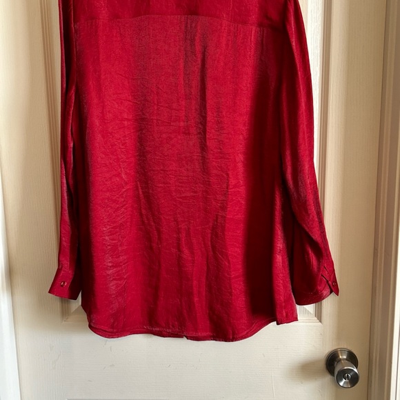 Chico’s Silk Red Shimmer Solid Button Up Blouse Size 1 Women - Picture 11 of 14